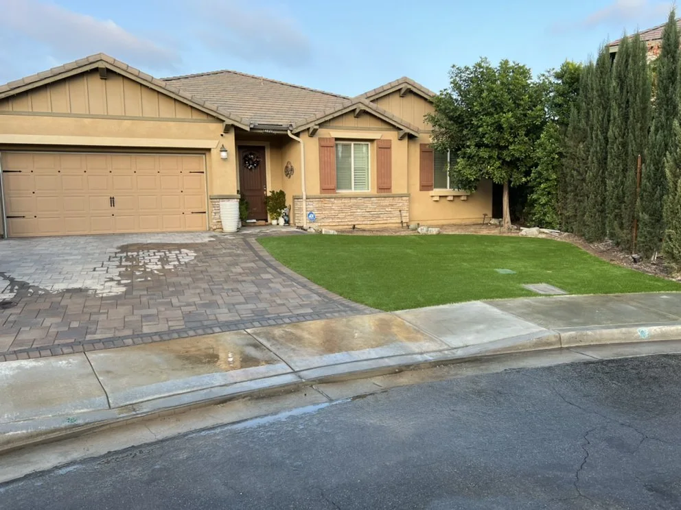 Artificial turf front yard from Aran’s original turf installation page